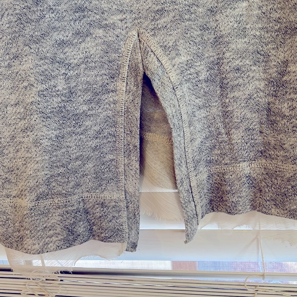 Others Follow Gray Split Back Blouse size M - Picture 3 of 8